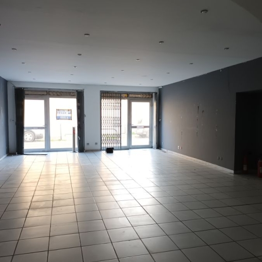  Annonces SUD NIMES : Local / Bureau | NIMES (30900) | 79 m2 | 919 &euro; 