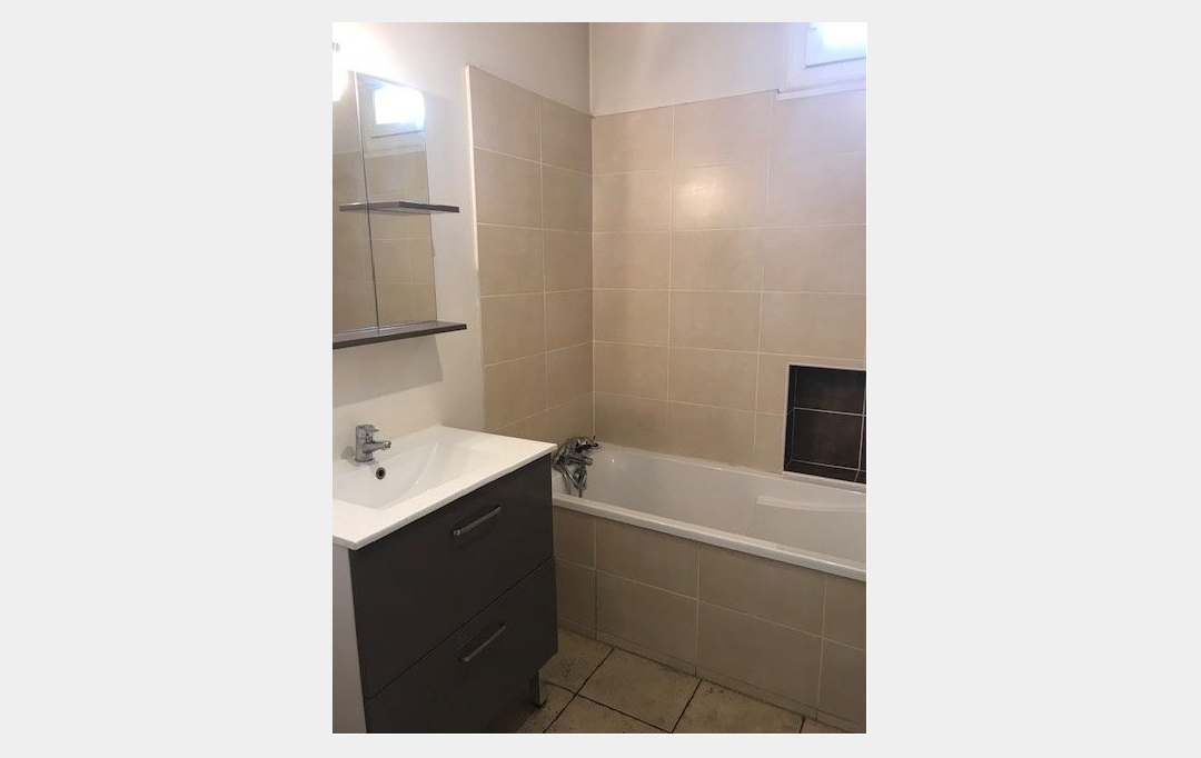 Annonces SUD NIMES : Maison / Villa | NIMES (30900) | 73 m2 | 1 019 &euro; 
