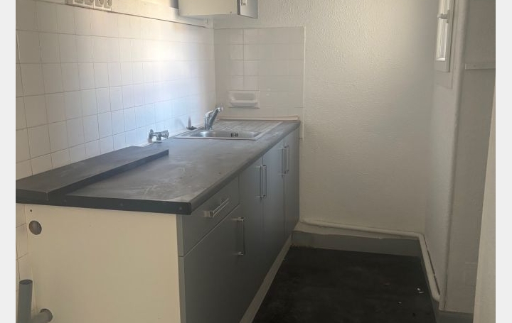Appartement P3   NIMES  50 m2 570 € 